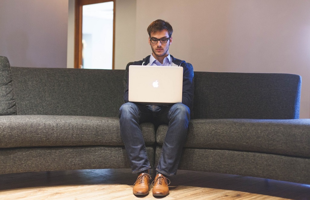 Domain átregisztrálás